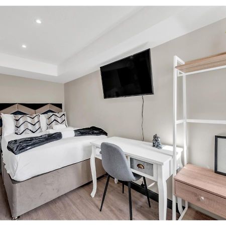 Stay & Explore: Convenient Studio - Prime Location Londres Extérieur photo